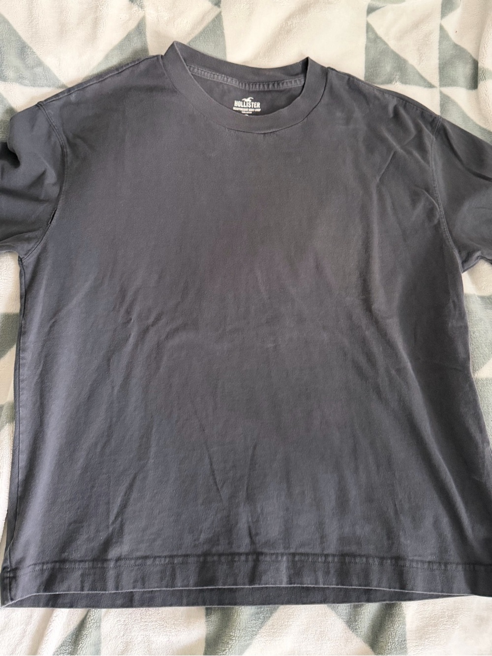 Hollister Men's Short Sleeve Crew T-Shirt in Charcoal